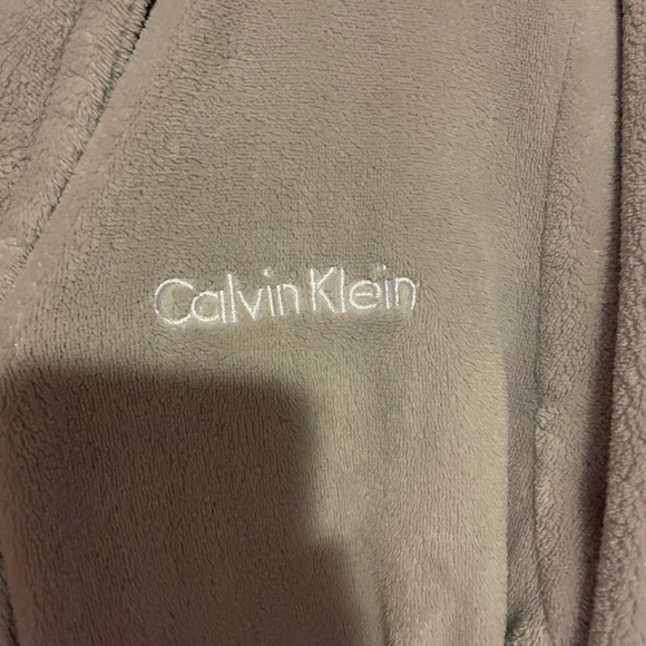 Calvin Klein long fleece grey robe🖤♥️ - Picture 6 of 8